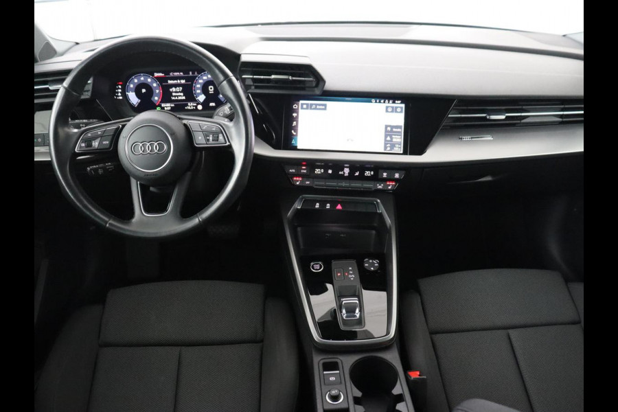 Audi A3 30 TFSI Advanced edition | Panoramadak | Stoelverwarming | Camera | Carplay | Sportstoelen | Navigatie | Full LED | Virtual Cockpit | Getint glas | Climate control | Parkeerhulp | Cruise control
