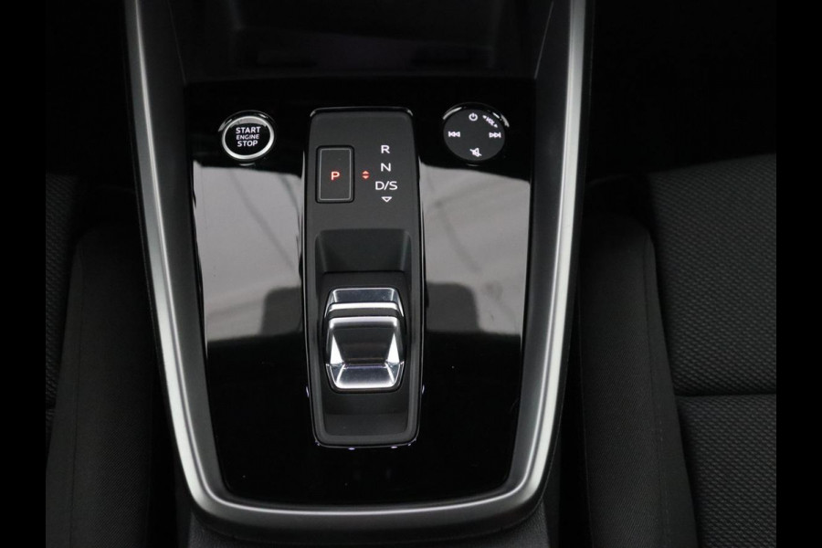 Audi A3 30 TFSI Advanced edition | Panoramadak | Stoelverwarming | Camera | Carplay | Sportstoelen | Navigatie | Full LED | Virtual Cockpit | Getint glas | Climate control | Parkeerhulp | Cruise control