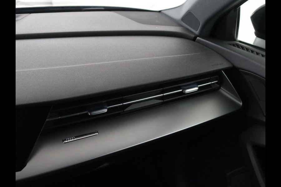 Audi A3 30 TFSI Advanced edition | Panoramadak | Stoelverwarming | Camera | Carplay | Sportstoelen | Navigatie | Full LED | Virtual Cockpit | Getint glas | Climate control | Parkeerhulp | Cruise control