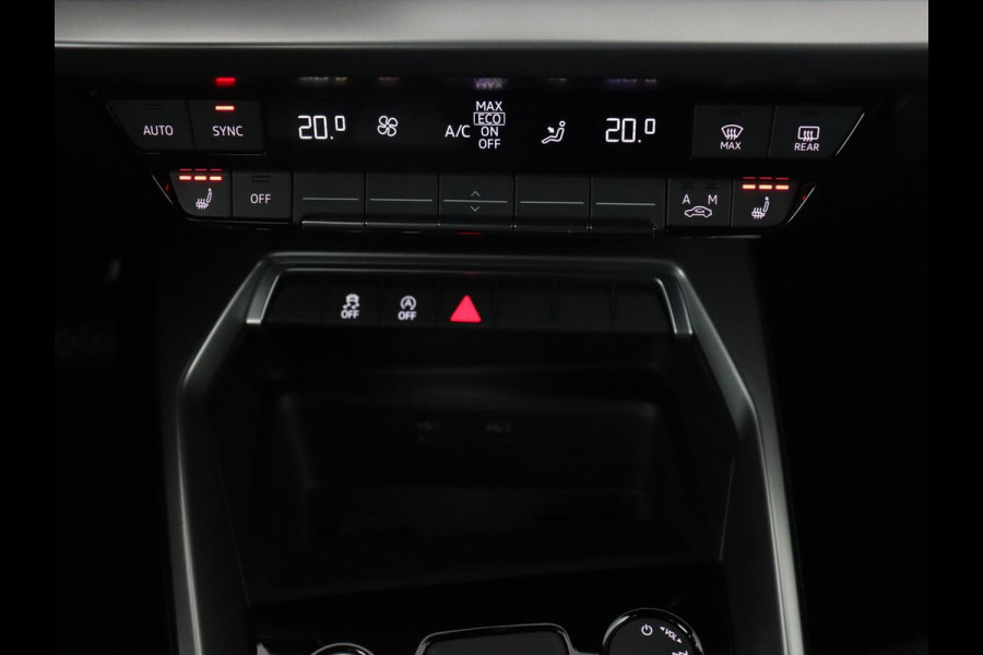 Audi A3 30 TFSI Advanced edition | Panoramadak | Stoelverwarming | Camera | Carplay | Sportstoelen | Navigatie | Full LED | Virtual Cockpit | Getint glas | Climate control | Parkeerhulp | Cruise control