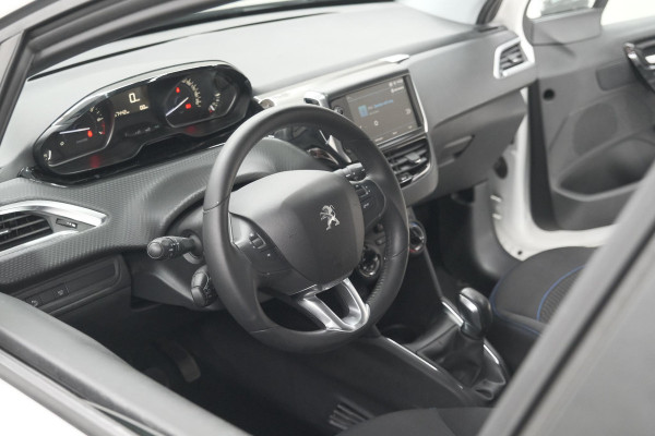 Peugeot 208 PureTech 82 Signature | Parkeersensoren | Apple Carplay | Navigatie