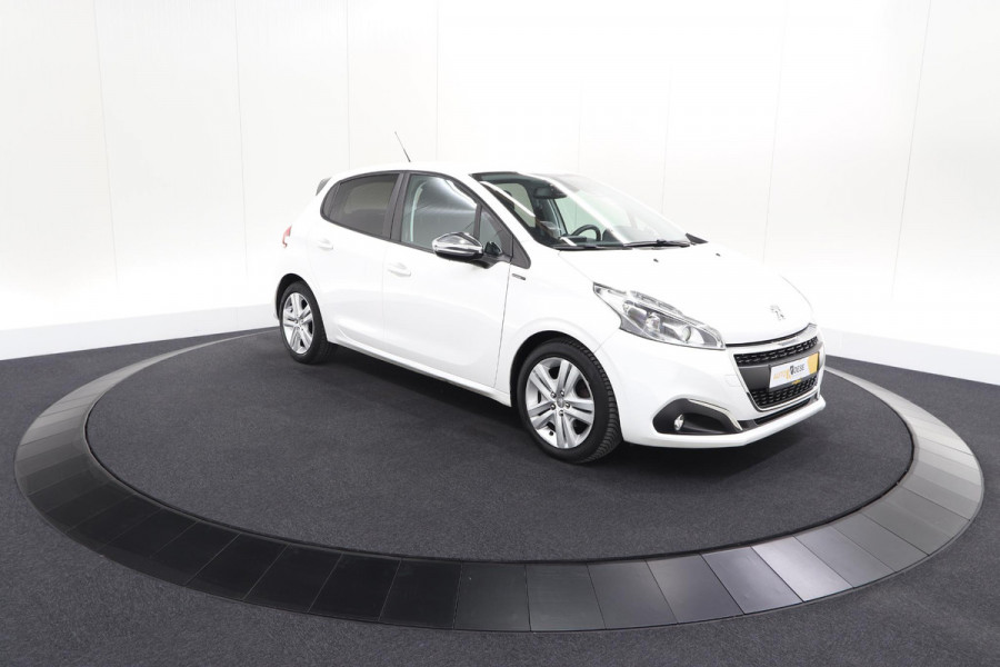 Peugeot 208 PureTech 82 Signature | Parkeersensoren | Apple Carplay | Navigatie