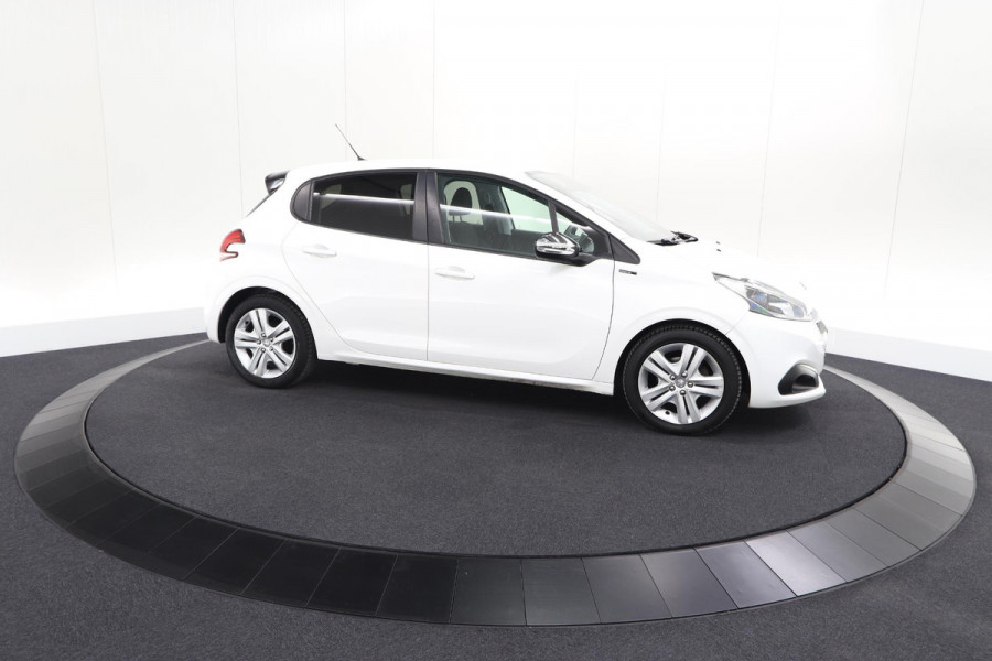 Peugeot 208 PureTech 82 Signature | Parkeersensoren | Apple Carplay | Navigatie