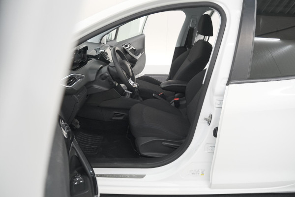 Peugeot 208 PureTech 82 Signature | Parkeersensoren | Apple Carplay | Navigatie