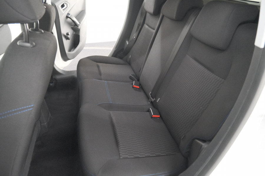 Peugeot 208 PureTech 82 Signature | Parkeersensoren | Apple Carplay | Navigatie
