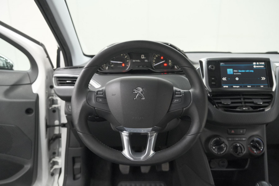 Peugeot 208 PureTech 82 Signature | Parkeersensoren | Apple Carplay | Navigatie