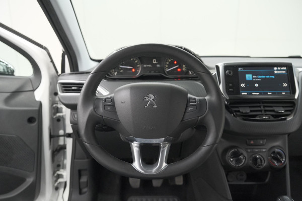 Peugeot 208 PureTech 82 Signature | Parkeersensoren | Apple Carplay | Navigatie