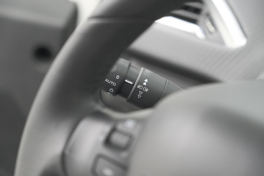 Peugeot 208 PureTech 82 Signature | Parkeersensoren | Apple Carplay | Navigatie