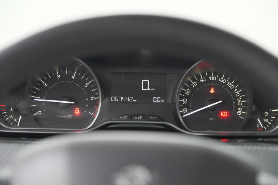 Peugeot 208 PureTech 82 Signature | Parkeersensoren | Apple Carplay | Navigatie
