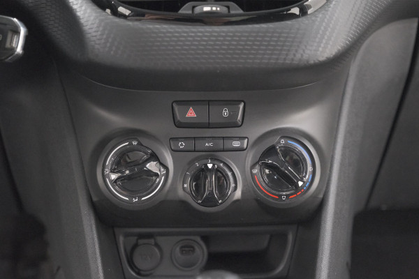 Peugeot 208 PureTech 82 Signature | Parkeersensoren | Apple Carplay | Navigatie