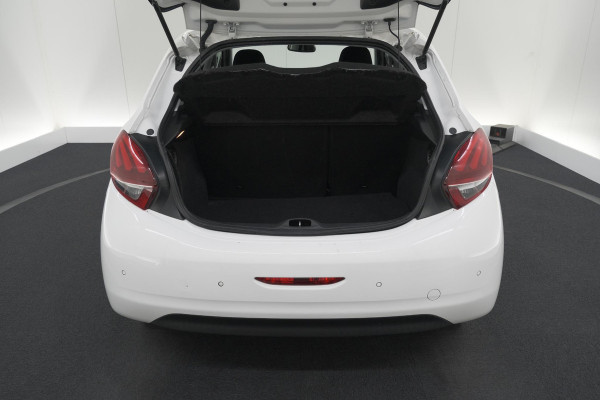 Peugeot 208 PureTech 82 Signature | Parkeersensoren | Apple Carplay | Navigatie