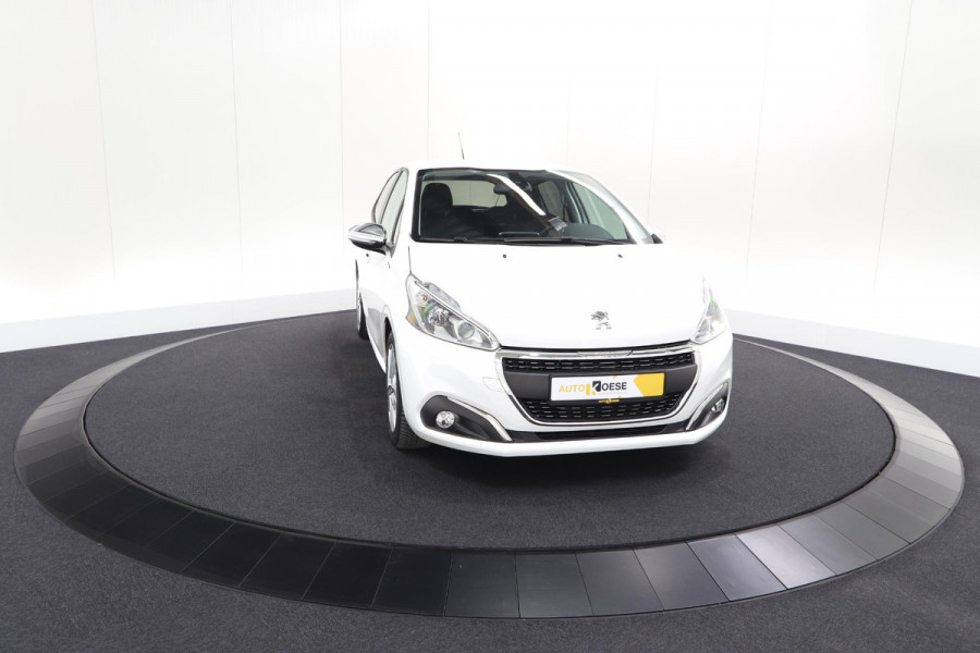 Peugeot 208 PureTech 82 Signature | Parkeersensoren | Apple Carplay | Navigatie