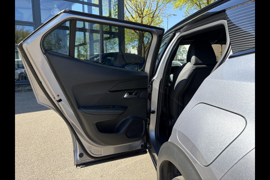 Peugeot e-2008 GT WARMTEPOMP| SOH 96% | ACHTERUITRIJCAMERA| RIJSTROOK-ASSISTENT| APPLE CARPLAY/ ANDROID AUTO| FABRIEKSGARANTIE PEUGEOT TOT 01-2027| 19.440KM!|