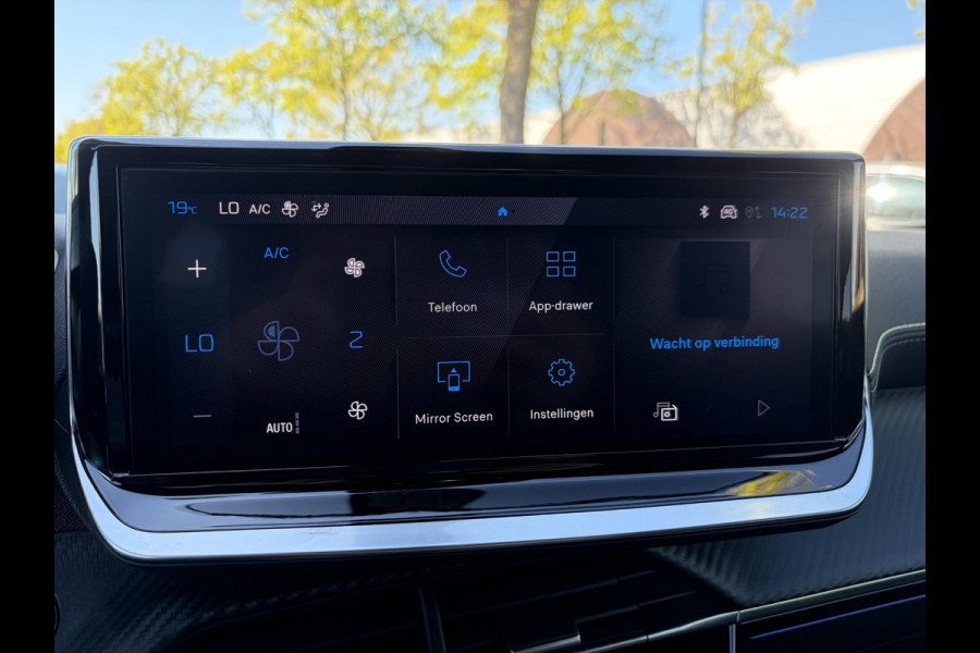 Peugeot e-2008 GT WARMTEPOMP| SOH 96% | ACHTERUITRIJCAMERA| RIJSTROOK-ASSISTENT| APPLE CARPLAY/ ANDROID AUTO| FABRIEKSGARANTIE PEUGEOT TOT 01-2027| 19.440KM!|
