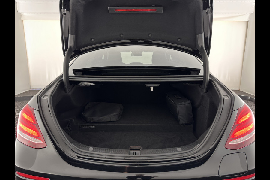 Mercedes-Benz E-Klasse 350 e Business Solution AMG Aut. *LEATHER-FABRIC | FULL-LED | AMBIENT-LIGHT | CAMERA | NAVI-FULLMAP | HEATED-SPORTSEATS | PRIVACY-GLASS | SHIFT-PADDLES | ECC | PDC | CRUISE | 18''ALU*