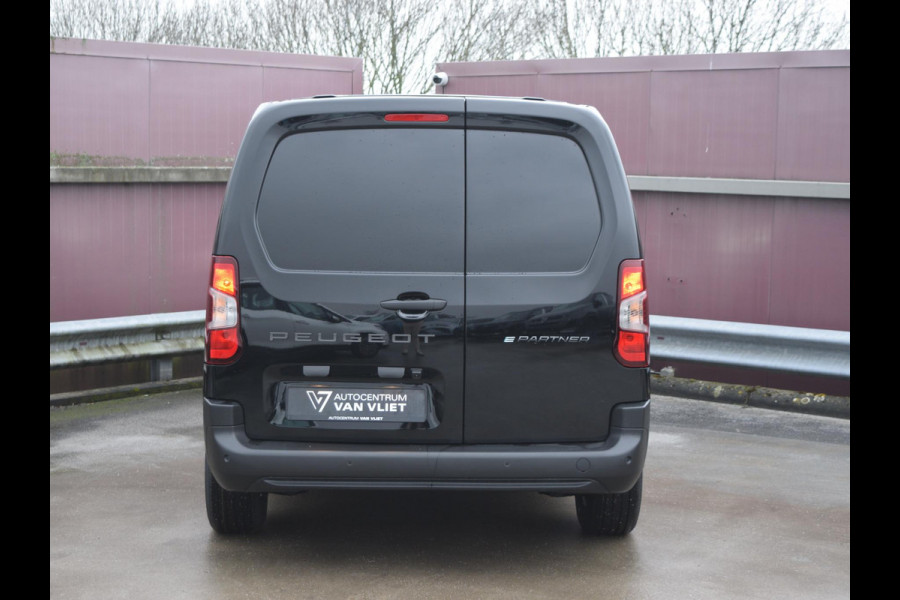 Peugeot e-Partner L2 50 kWh 0% rente | tot 8 jaar garantie | camera | Apple Carplay | laadruimtebetimmering | Comfort stoel | Eco LED koplampen | rijklaarprijs