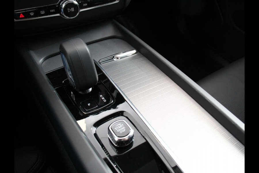 Volvo XC60 2.0 T6 Plug-in hybrid AWD Plus Bright Full LED Adaptive Cruise Control + Pilot Assist Parkeersensoren V&A+ camera Panaroma dak