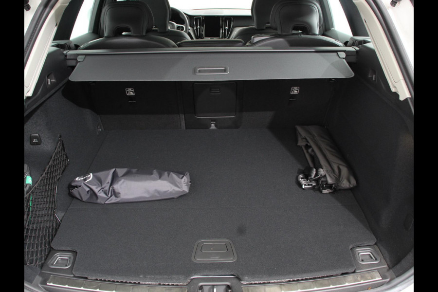 Volvo XC60 2.0 T6 Plug-in hybrid AWD Plus Bright Full LED Adaptive Cruise Control + Pilot Assist Parkeersensoren V&A+ camera Panaroma dak