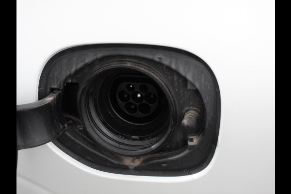 Volvo XC60 2.0 T6 Plug-in hybrid AWD Plus Bright Full LED Adaptive Cruise Control + Pilot Assist Parkeersensoren V&A+ camera Panaroma dak
