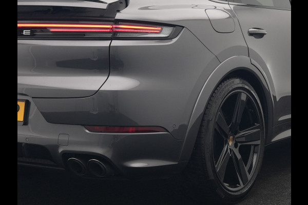 Porsche Cayenne Coupé 3.0 E-Hybrid PHEV | MY 2024 Facelift | | Trekhaak Af Fabriek | Panodak | Luchtvering | Sportuitlaat | PDLS+ | Sport Chrono | InnoDrive Adaptive Cruise | SportDesign | Head up | Soft Close | 22"L.M | 360 Camera | Plug In Hybrid