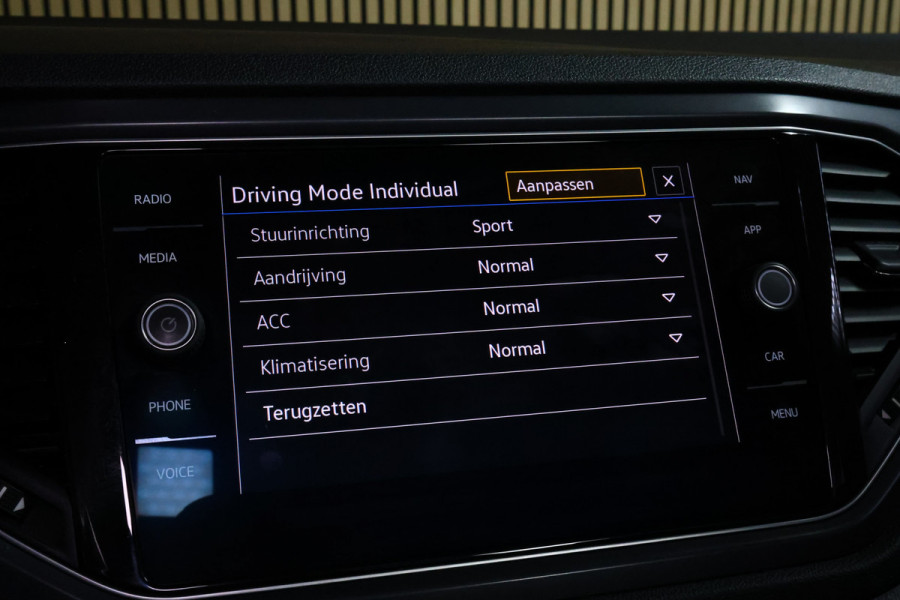 Volkswagen T-Roc Cabrio 1.5 TSI R-Line VIRTUAL CARPLAY BEATS CLIMA "21