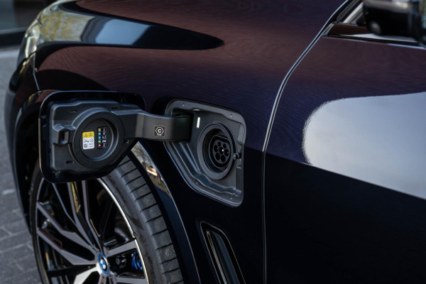 BMW X5 xDrive45e M-Sport 4-Wielsturing Laser HuD Pano 360