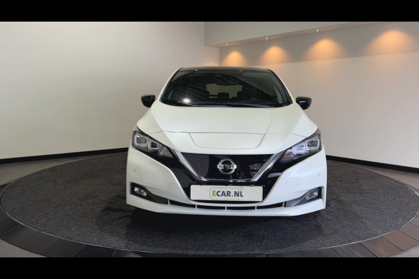Nissan Leaf Tekna 40 kWh Leer | Navigatie | LED | Trekhaak | SOH 86,1% dak zwart