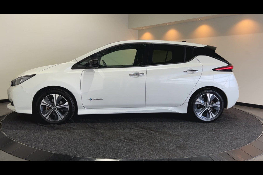 Nissan Leaf Tekna 40 kWh Leer | Navigatie | LED | Trekhaak | SOH 86,1% dak zwart