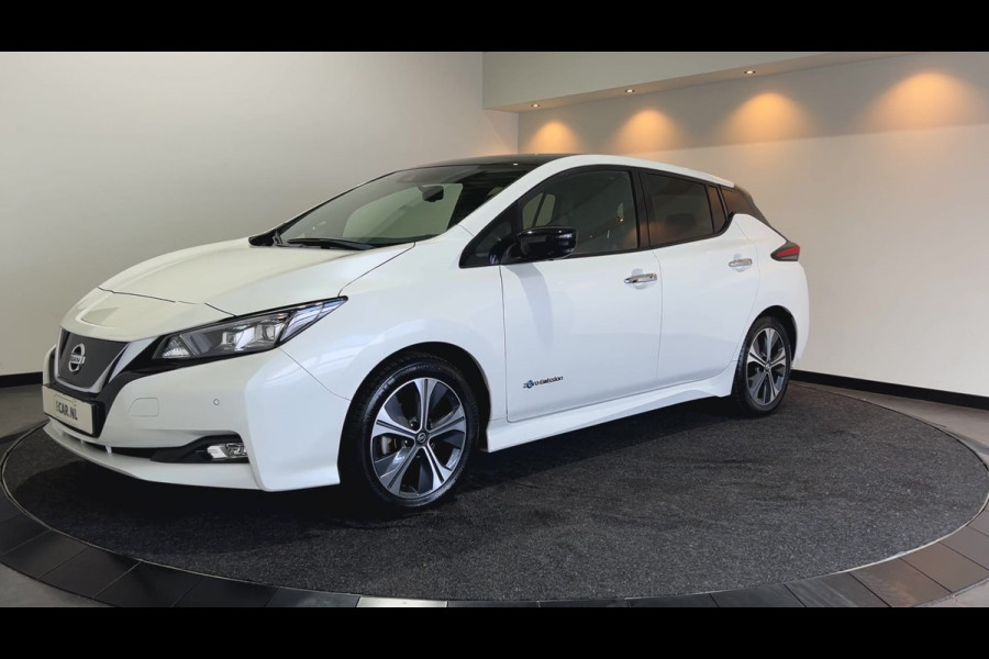 Nissan Leaf Tekna 40 kWh Leer | Navigatie | LED | Trekhaak | SOH 86,1% dak zwart