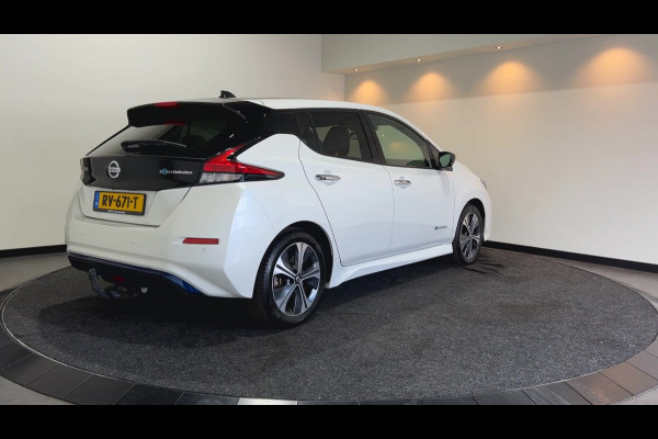 Nissan Leaf Tekna 40 kWh Leer | Navigatie | LED | Trekhaak | SOH 86,1% dak zwart