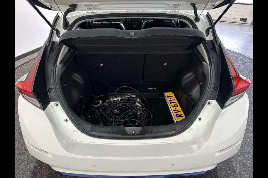 Nissan Leaf Tekna 40 kWh Leer | Navigatie | LED | Trekhaak | SOH 86,1% dak zwart