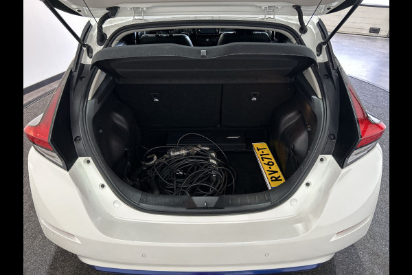 Nissan Leaf Tekna 40 kWh Leer | Navigatie | LED | Trekhaak | SOH 86,1% dak zwart