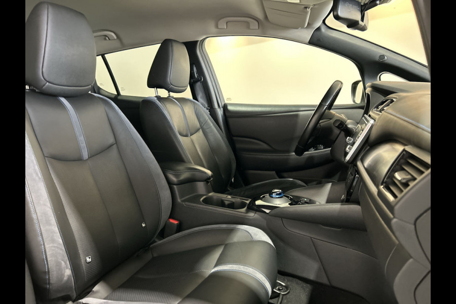 Nissan Leaf Tekna 40 kWh Leer | Navigatie | LED | Trekhaak | SOH 86,1% dak zwart