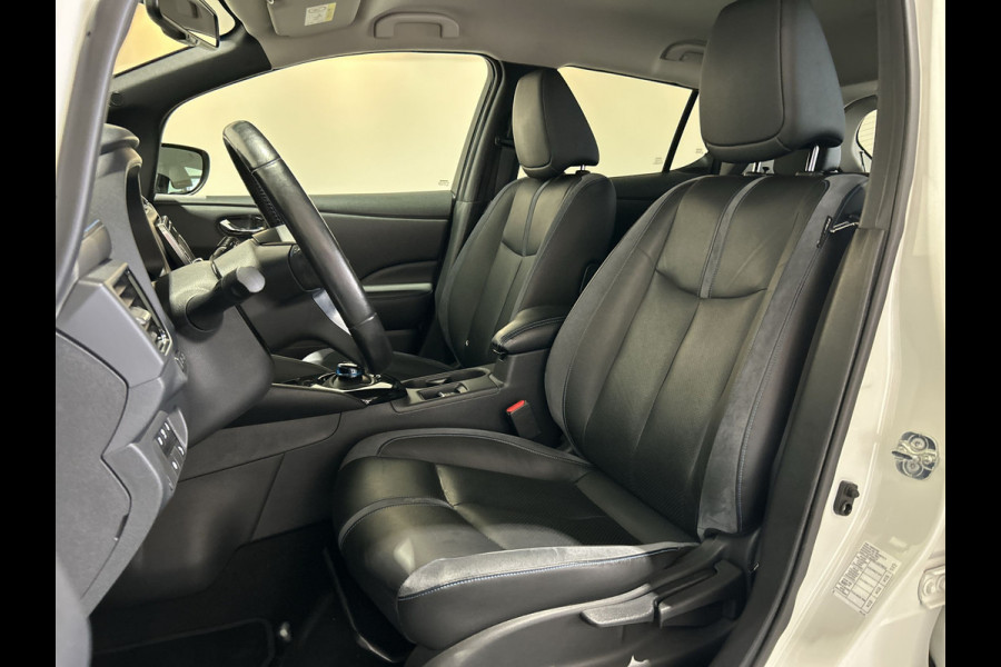 Nissan Leaf Tekna 40 kWh Leer | Navigatie | LED | Trekhaak | SOH 86,1% dak zwart