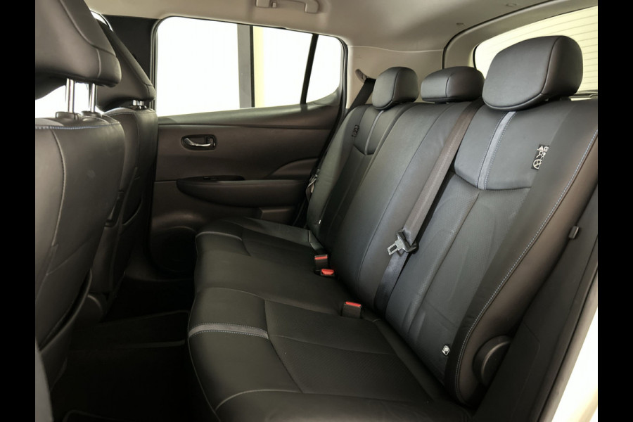 Nissan Leaf Tekna 40 kWh Leer | Navigatie | LED | Trekhaak | SOH 86,1% dak zwart
