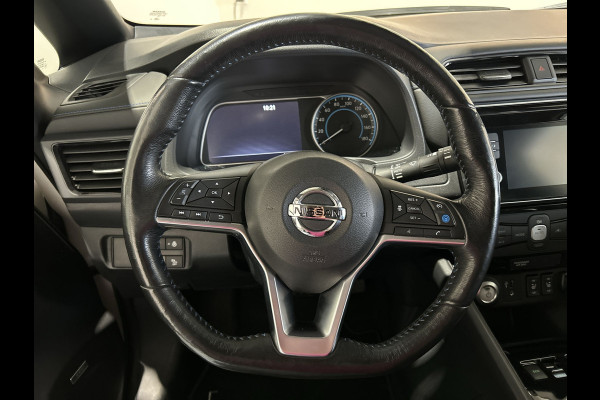 Nissan Leaf Tekna 40 kWh Leer | Navigatie | LED | Trekhaak | SOH 86,1% dak zwart