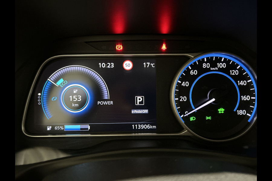 Nissan Leaf Tekna 40 kWh Leer | Navigatie | LED | Trekhaak | SOH 86,1% dak zwart