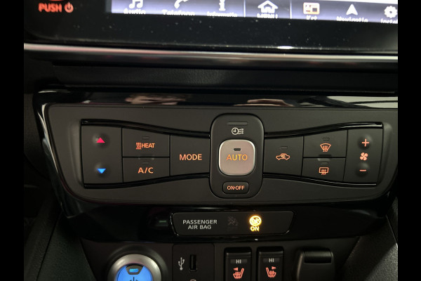 Nissan Leaf Tekna 40 kWh Leer | Navigatie | LED | Trekhaak | SOH 86,1% dak zwart