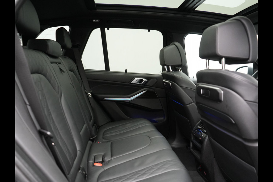 BMW X5 xDrive50e M Sport PHEV 490pk Dealer O.H. | Panodak Sky Lounge | Luchtvering | Head Up | 360 Camera | Harman / Kardon | Nappa Lederen Comfortstoelen Memory & Verwarmd | Carbon Schwarz | Apple Carplay | Keyless | Blis | 22"L.M | Plug In Hybrid |