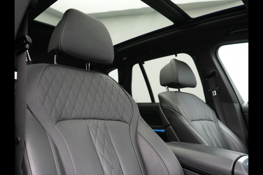 BMW X5 xDrive50e M Sport PHEV 490pk Dealer O.H. | Panodak Sky Lounge | Luchtvering | Head Up | 360 Camera | Harman / Kardon | Nappa Lederen Comfortstoelen Memory & Verwarmd | Carbon Schwarz | Apple Carplay | Keyless | Blis | 22"L.M | Plug In Hybrid |
