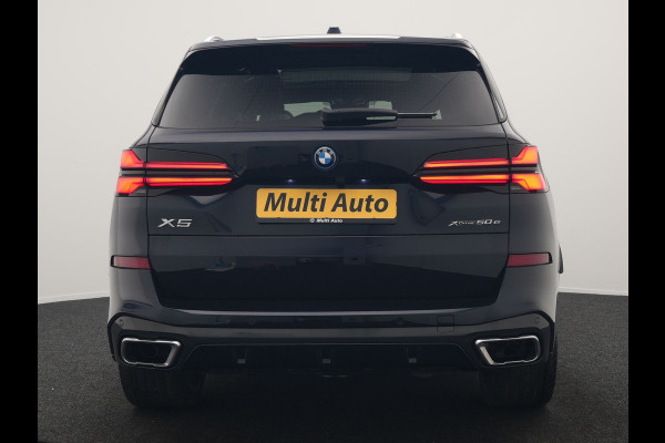 BMW X5 xDrive50e M Sport PHEV 490pk Dealer O.H. | Panodak Sky Lounge | Luchtvering | Head Up | 360 Camera | Harman / Kardon | Nappa Lederen Comfortstoelen Memory & Verwarmd | Carbon Schwarz | Apple Carplay | Keyless | Blis | 22"L.M | Plug In Hybrid |