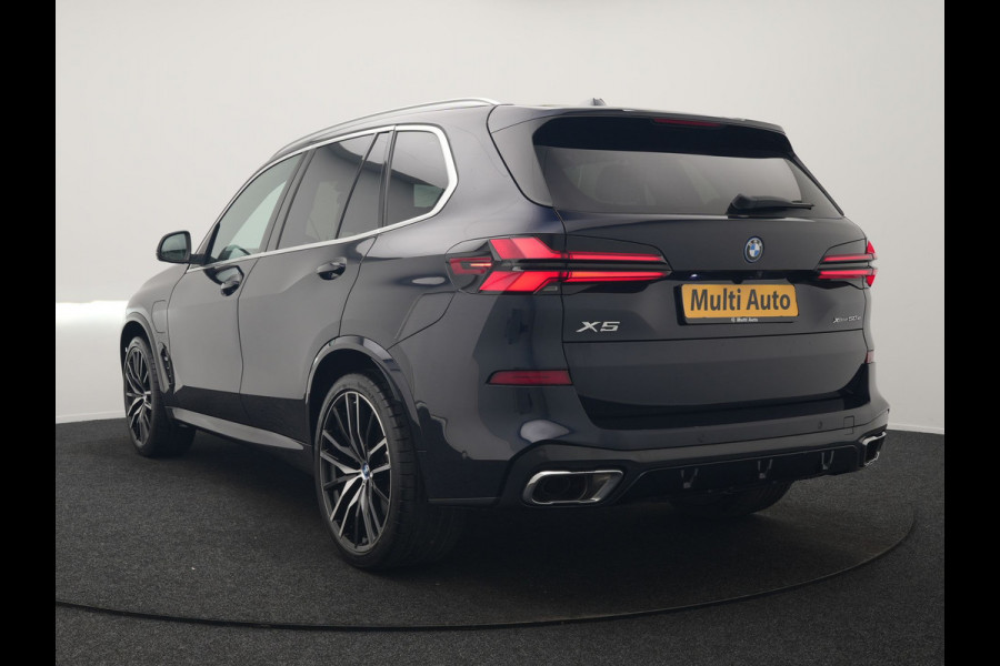 BMW X5 xDrive50e M Sport PHEV 490pk Dealer O.H. | Panodak Sky Lounge | Luchtvering | Head Up | 360 Camera | Harman / Kardon | Nappa Lederen Comfortstoelen Memory & Verwarmd | Carbon Schwarz | Apple Carplay | Keyless | Blis | 22"L.M | Plug In Hybrid |