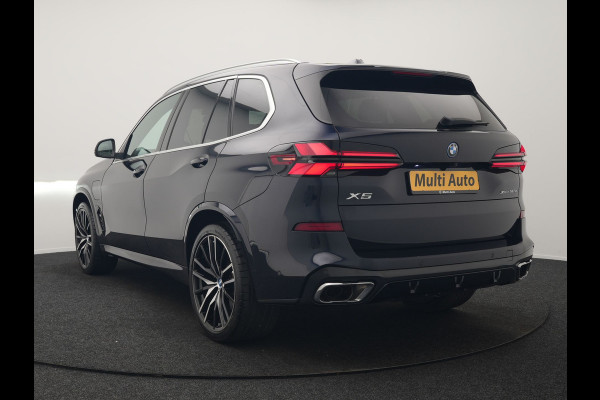BMW X5 xDrive50e M Sport PHEV 490pk Dealer O.H. | Panodak Sky Lounge | Luchtvering | Head Up | 360 Camera | Harman / Kardon | Nappa Lederen Comfortstoelen Memory & Verwarmd | Carbon Schwarz | Apple Carplay | Keyless | Blis | 22"L.M | Plug In Hybrid |