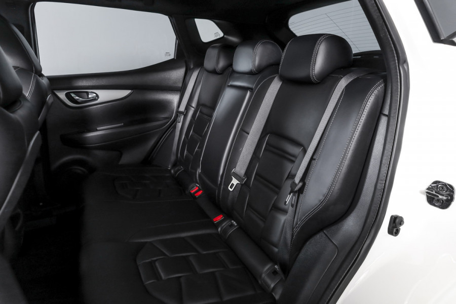 Nissan QASHQAI 1.3 DIG-T 160 PK Tekna + - Automaat | Pano | Adapt. Cruise | Stoel-+Voorruitverw. | NAV+App. Connect | ECC | Afn. Trekhaak | Bose | LM 19" |