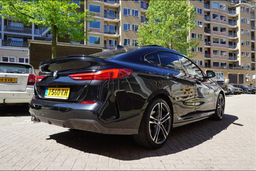 BMW 2 Serie Gran Coupé 218i High Executive M-SPORT | Pano-dak | Sfeer | Adaptive + Lane | Apple CarPlay | NL Auto | Compleet BMW onderhouden