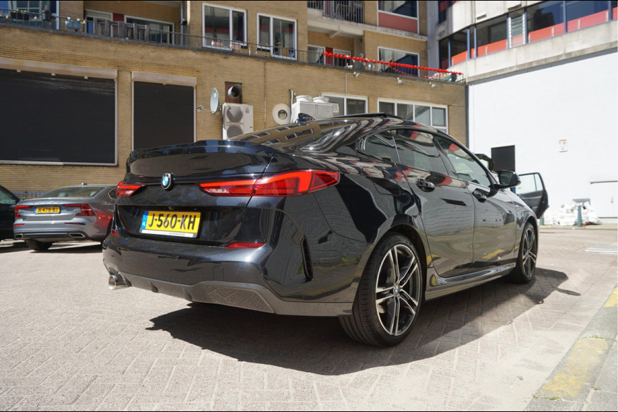 BMW 2 Serie Gran Coupé 218i High Executive M-SPORT | Pano-dak | Sfeer | Adaptive + Lane | Apple CarPlay | NL Auto | Compleet BMW onderhouden