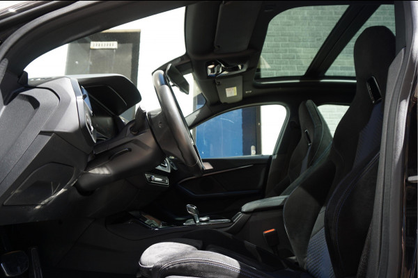 BMW 2 Serie Gran Coupé 218i High Executive M-SPORT | Pano-dak | Sfeer | Adaptive + Lane | Apple CarPlay | NL Auto | Compleet BMW onderhouden