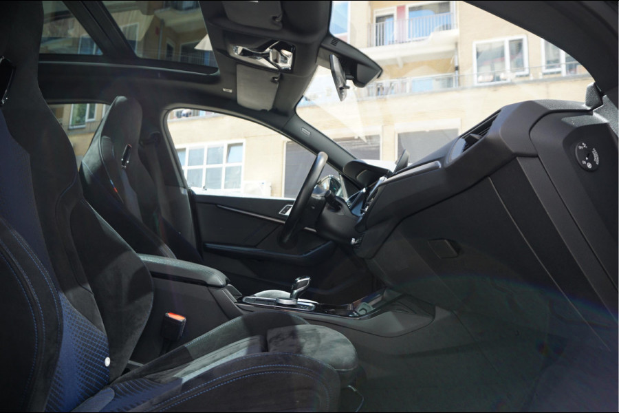 BMW 2 Serie Gran Coupé 218i High Executive M-SPORT | Pano-dak | Sfeer | Adaptive + Lane | Apple CarPlay | NL Auto | Compleet BMW onderhouden