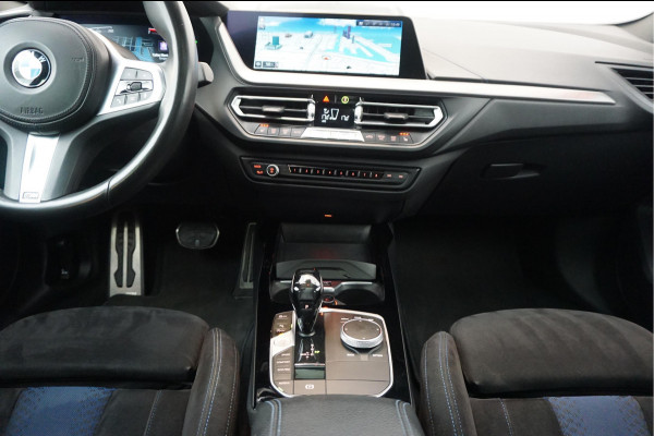 BMW 2 Serie Gran Coupé 218i High Executive M-SPORT | Pano-dak | Sfeer | Adaptive + Lane | Apple CarPlay | NL Auto | Compleet BMW onderhouden