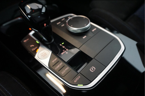 BMW 2 Serie Gran Coupé 218i High Executive M-SPORT | Pano-dak | Sfeer | Adaptive + Lane | Apple CarPlay | NL Auto | Compleet BMW onderhouden